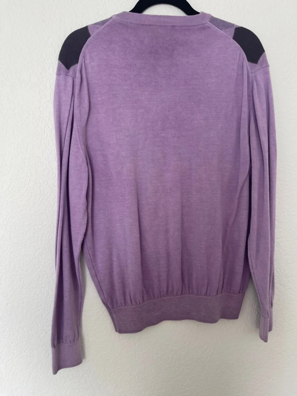 Scott Barber Men's Lavender Argyle V-Neck Sweater - Picture 3 of 3